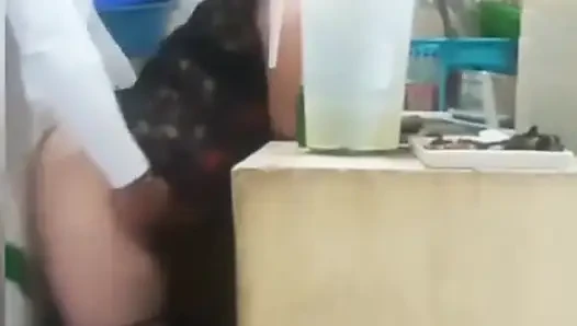 Hizmetçi patronu tarafından sikiliyor, karım neredeyse bizi yakalıyor