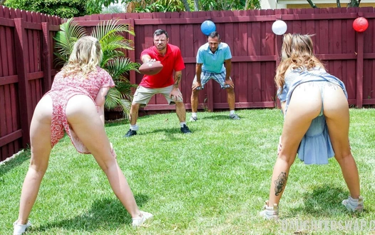 Üvey babanızı seviyorum: Krissy ve Macy üvey babalarının iyi küçük sürtükleri