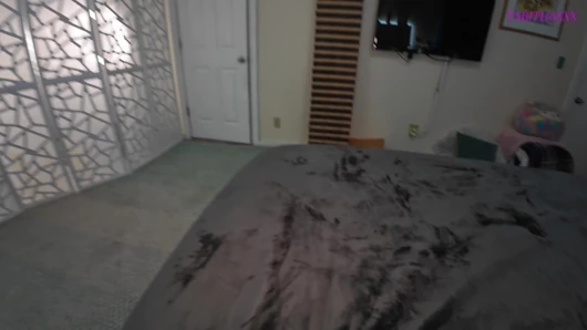 Sürtük ev yıkıcı orta yaşlı seksi kadın komşu karısı dışarıdayken seninle sikişiyor - 4k