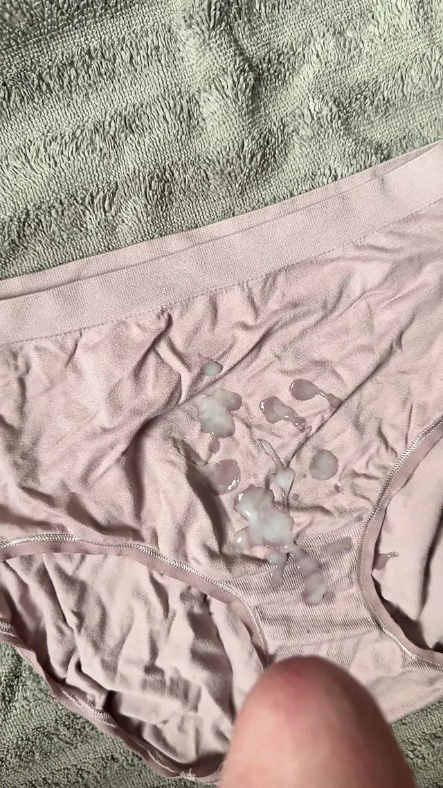 Karısının külotuna boşalma 8