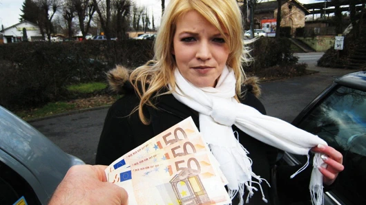 Tombul sarışın Alman bebek irade yapmak her şey içinde döküm