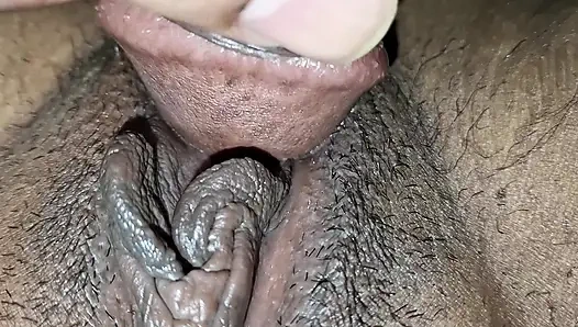 Üvey Üvey Kız Kardeşimi Yatakta Külotsuz Yakaladım