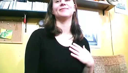 Tombul Alman piliç harika sakso becerileriyle bir adamı boşaltıyor