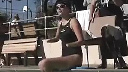 Dörtlü kız yüzme