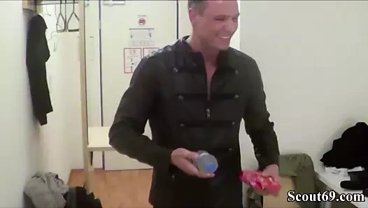 Alman genç içinde seksi kadın iç çamaşırı ayartmak için sikme tarafından büyük çük