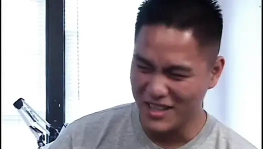 Küçük memeli sarışın fahişe her zaman üçlü sekse hazır çifte sikişiyor