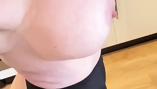 Orta yaşlı seksi kadın 20 Temmuz Pazartesi ondan yüzüme boşalmasını istedim