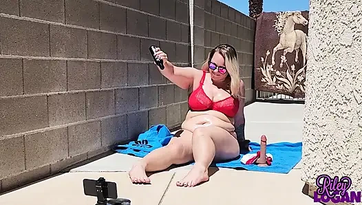 Outside Sun Bathing BBW Oil Big Tits and Pounds Her Meaty Pussy