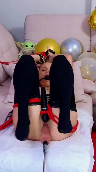 Потрясающий момент от "хардкорная сперма с машиной для траха"