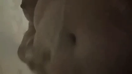 Bbw şişman göbek altında duş sallar ona göbek için benim için