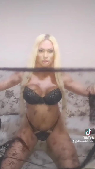 Benim tek hayran kanalımı takip et dioramiskovic link u profili