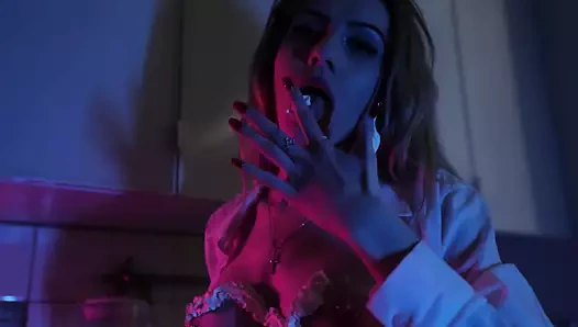 yaladı onu göğüsleri