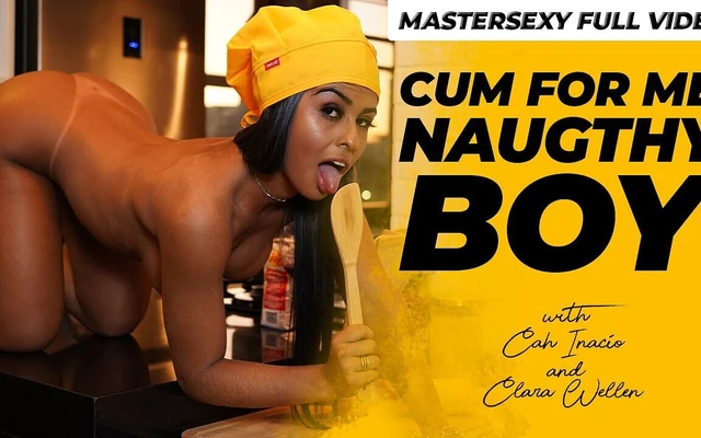 Ünlü Brezilyalı fenomen Clara Wellen motosikletli kurye için kapıyı çıplak açarken yakalandı