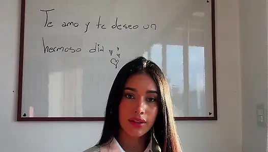 Seksi Sekreter Patronunu Mutlu Etmeye Çalışıyor