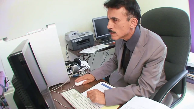 Sekreter patronunu ilk gününde sikiyor