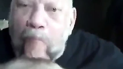 Babanın derin bir boğazı var