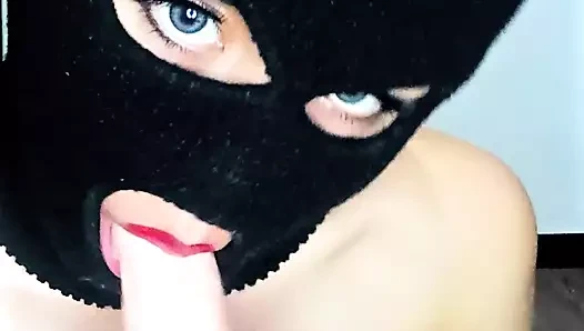 Gözlerim yuvarlayana kadar emmeyi seviyorum