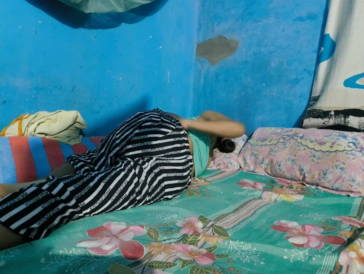 Hintli ateşli seksi kız ilk kez sıkı amcık sikişi videosu Desi kız arkadaş xxx seks