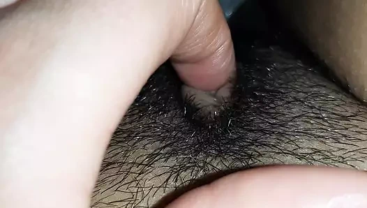 Orgazm olmak için klitorisimi gıdıkladım