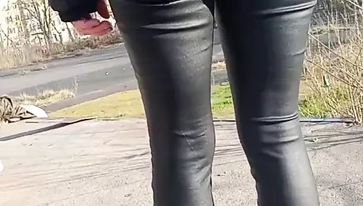 Dar deri pantolonu ve ceketiyle cupcake