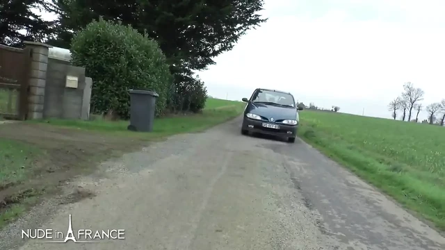 Настоящая пухлая рыжая французская горничная подключена перед тем, как дедушке дрочит счастливое окончание