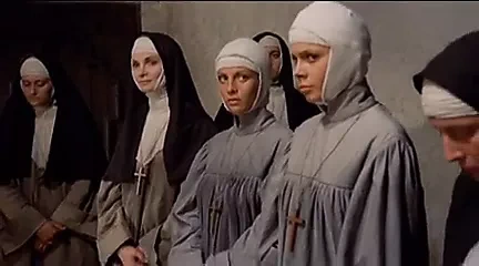 Rahibe kırbaçlandı