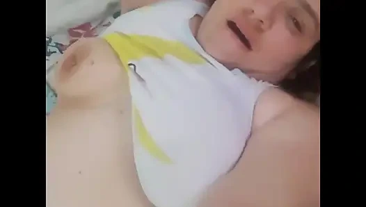 Fışkırtmalı amcık amcığını tıraş ediyor