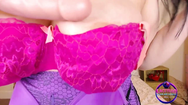 Büyük doğal memeler bakış açısı azdırıyor ve oyuncak oynuyor büyük memeli orta yaşlı seksi kadın kamera arşivi
