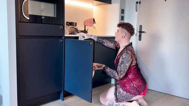 Femboy kocasını sikişmesi için baştan çıkarıyor