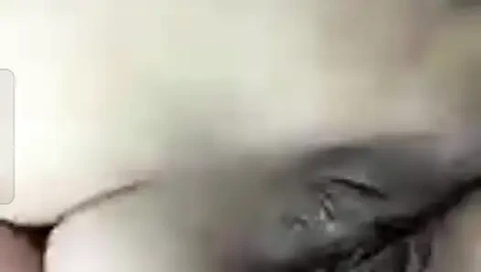 Sakso yüksek sınıf Delhili kız görüntülü görüşme sakso çekiyor.