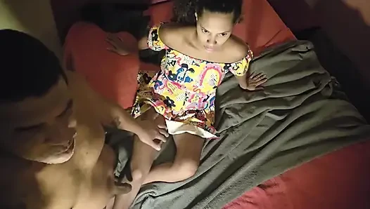 Üvey kızımın ve poposuna koymak