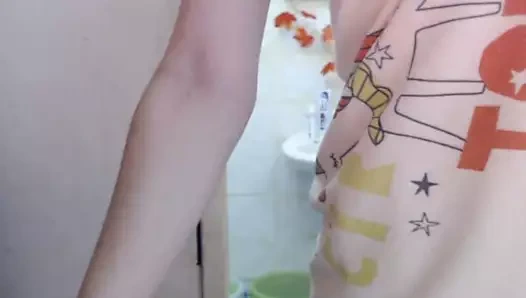 Üvey anne, üvey kızlarının erkek arkadaşını becermeye yardımcı olur