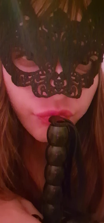 Сосу мою игрушку