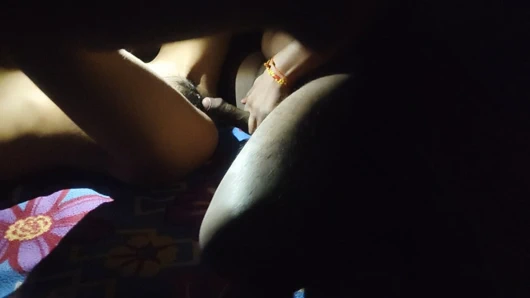 Hintli kız arkadaş neha sikimin tatmin olmasını istiyor