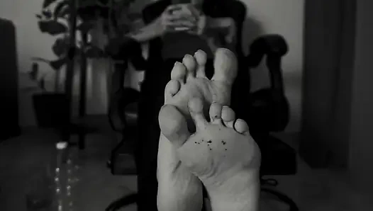 Hey ezik edepsiz ayaklarımı izliyor İtalyan tanrıçan