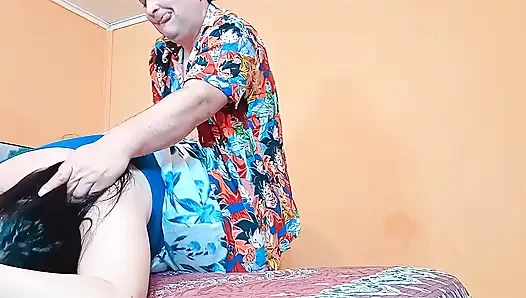 Üvey annemle odasında seks yapmaya cesaret ettim.