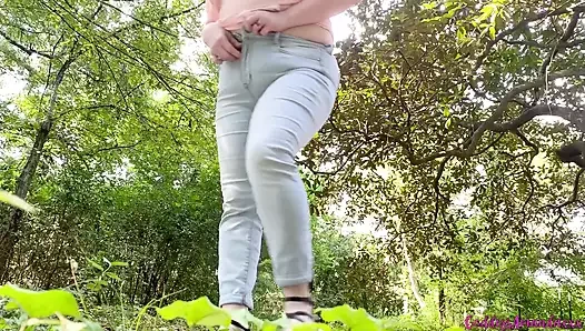 Tombul vücuduma ve ateşli amcığıma tapıyor