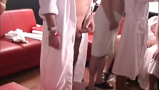 Kulüpte daha azgın sikiş kadınlar altın zaman