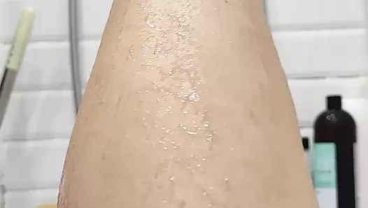 Banyoda kıllı vücudumu keşfedin