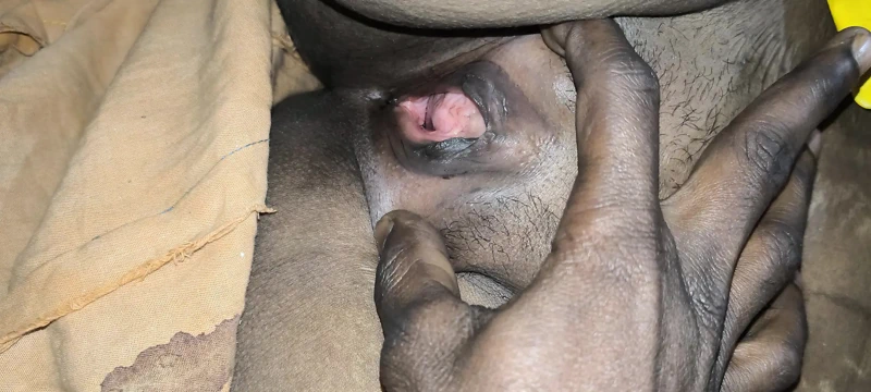 Pooja apne dewar ke sath kha rahi thi mall chudai desi bhabhi