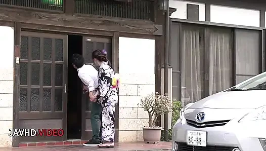 Kimono hatun sert sikiliyor ve büyük süre yutuyor