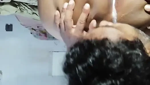 Kulüp orta yaşlı seksi kadın deliği içine almaya hazırlanıyor bölüm 2