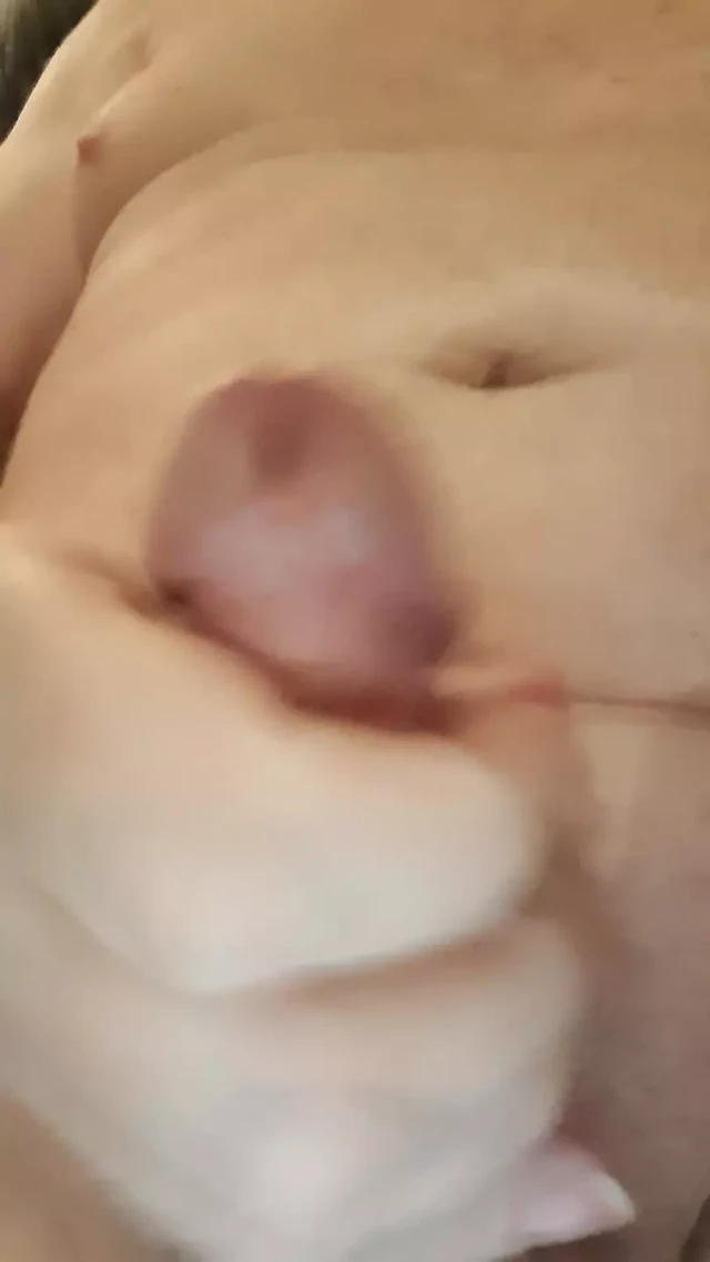 Mastürbasyon yapıyor ve boşalıyor