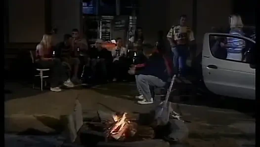 Aşık seksi ateşli bir sürtük için büyük bir yarak!