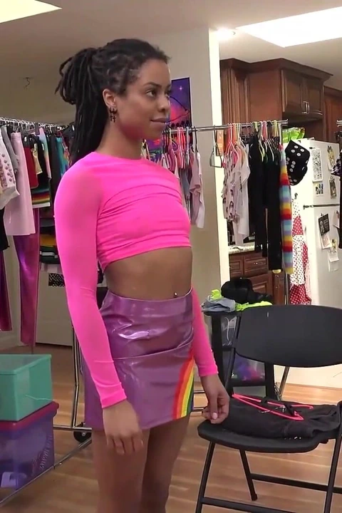 Bts - esmer Kira Noir Bryan Gozzling tarafından sikilmek için yalvarıyor!