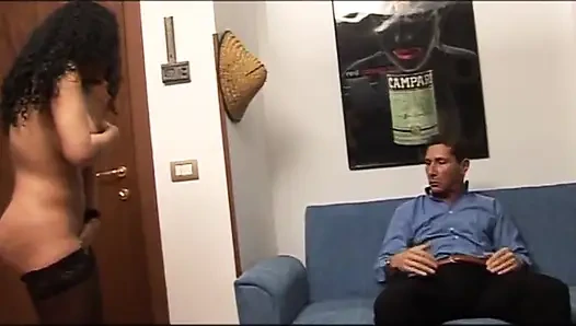 Seksi büyük memeli amcık yalıyor amcık sikişi, ağzında büyük penis