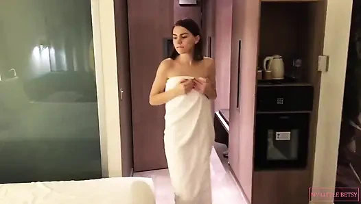 Her gün üvey kız kardeşimin amını yamaya hazırım