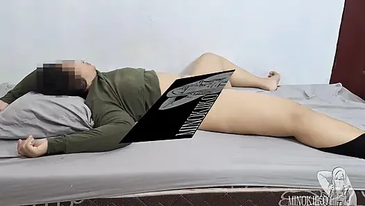 Yatak odasında dinlenirken üvey kız kardeşime dokun - minokiiko