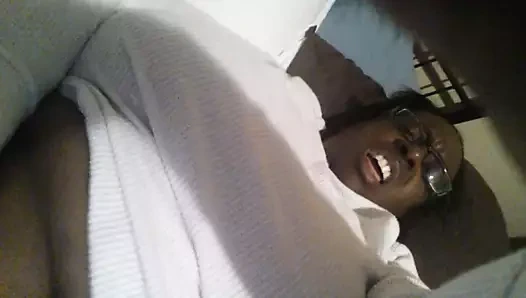 Olgun oynama ile kedi