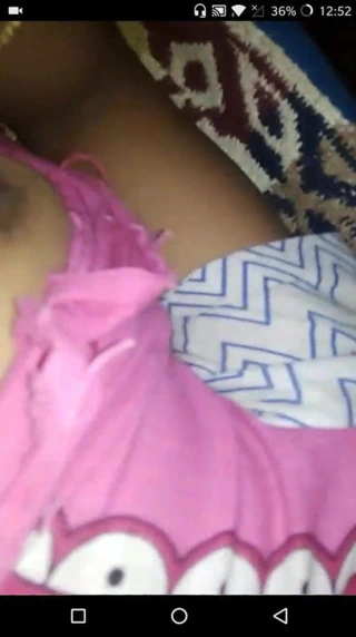 Hint yenge gösteren ona göğüsler